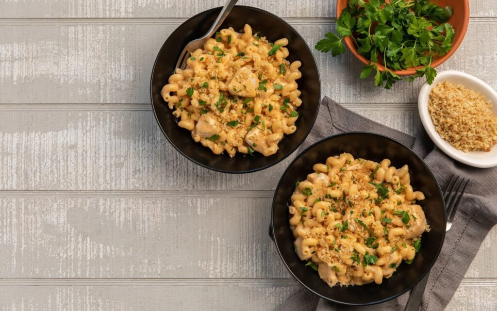 Macarrones con queso y pollo bufalo