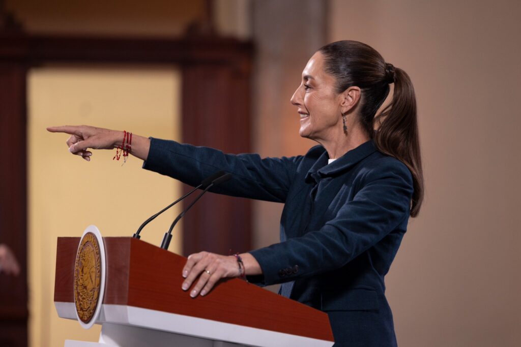 La presidenta Claudia Aheinbaum dio a conocer la medida que pone pausa a los aranceles tras una llamada con su homólogo de Estados Unidos